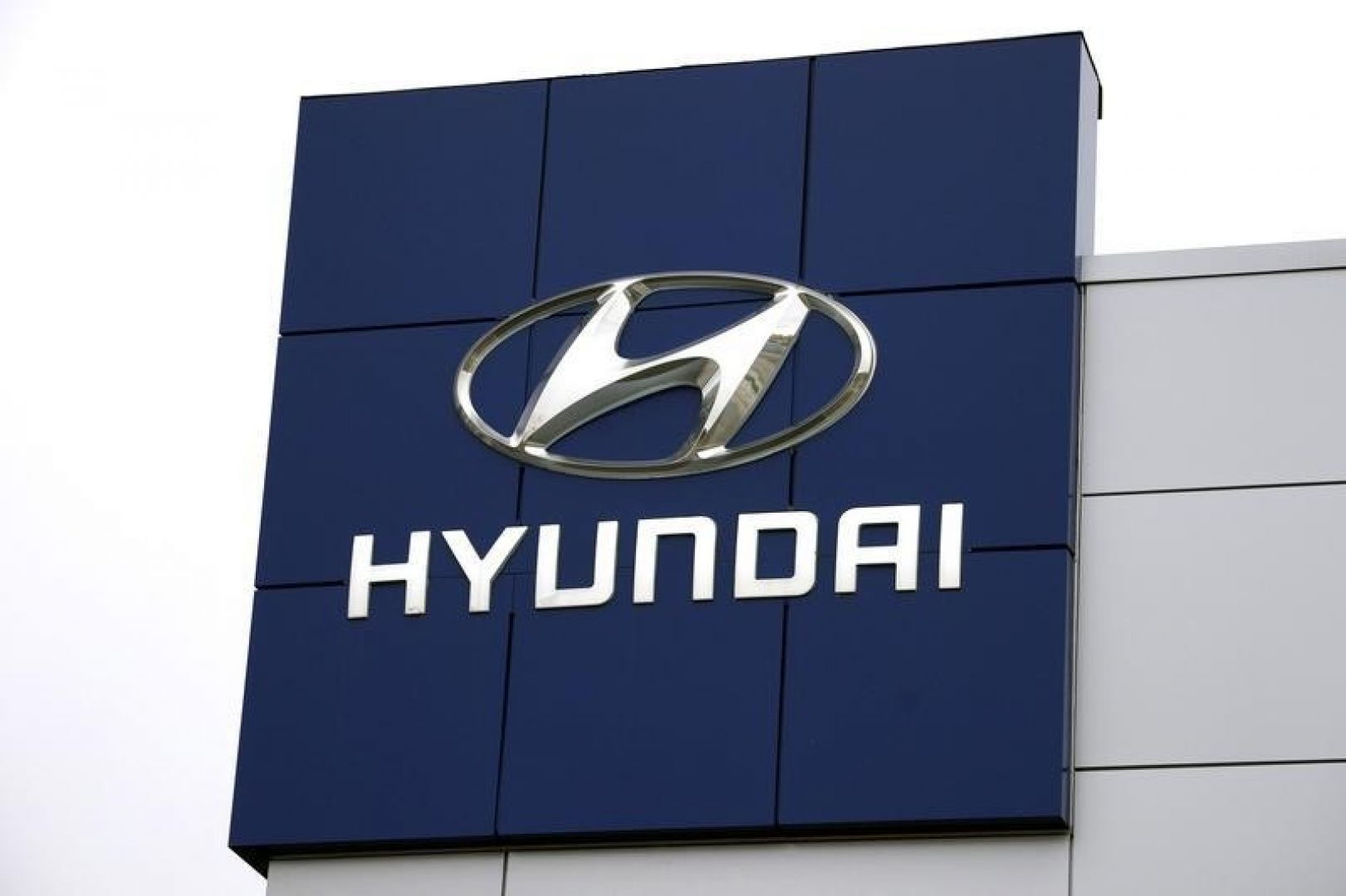 Передача спонсорского пакета Hyundai в Фонд российско-корейского научно-технического сотрудничества 081009